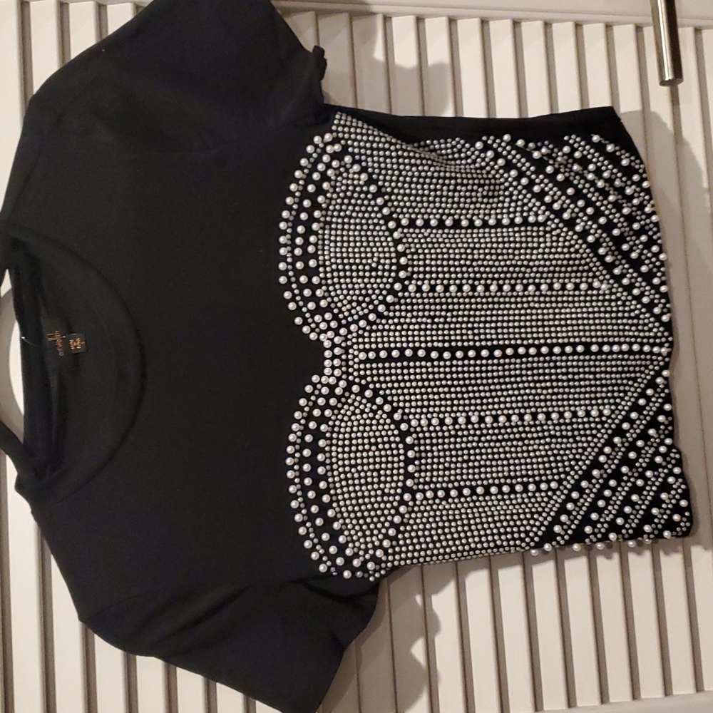 Black Tee with faux pearl beadinf
